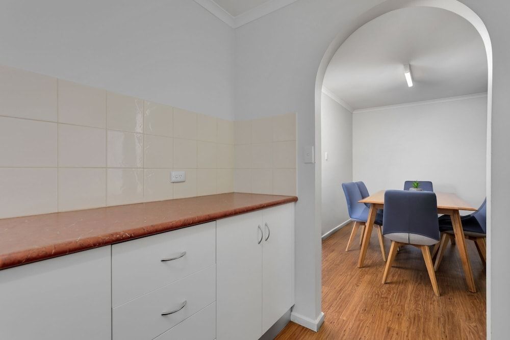 Elphin Motel & Serviced Apartments Three Bedroom Suite, Free Wi-Fi & Parking 12