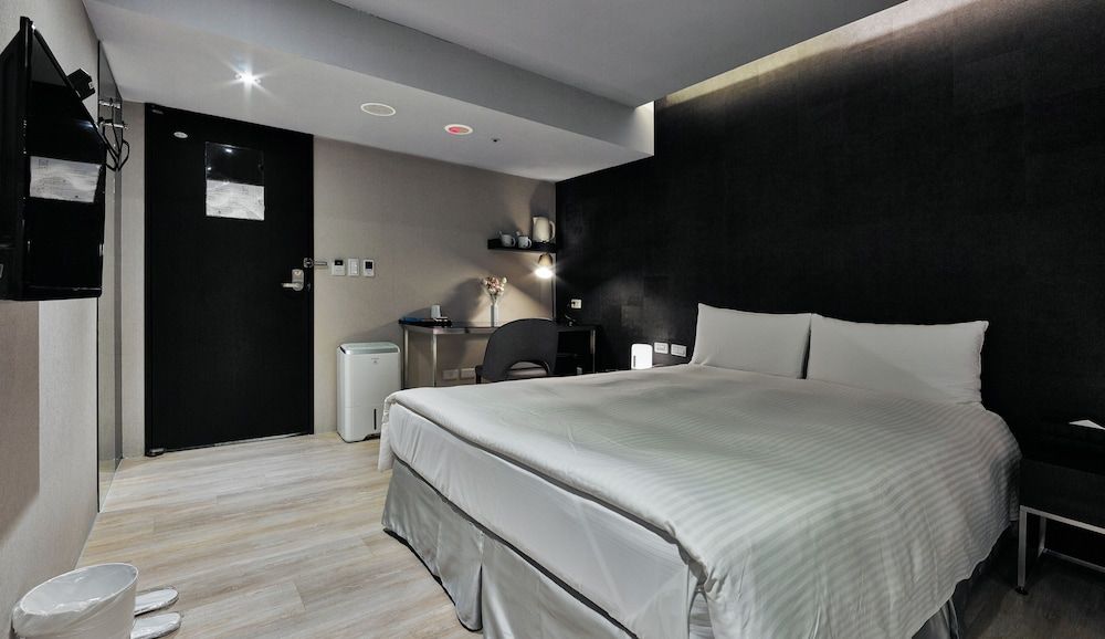 MY HOTEL Room (Run of House) Limitation: 6.00PM