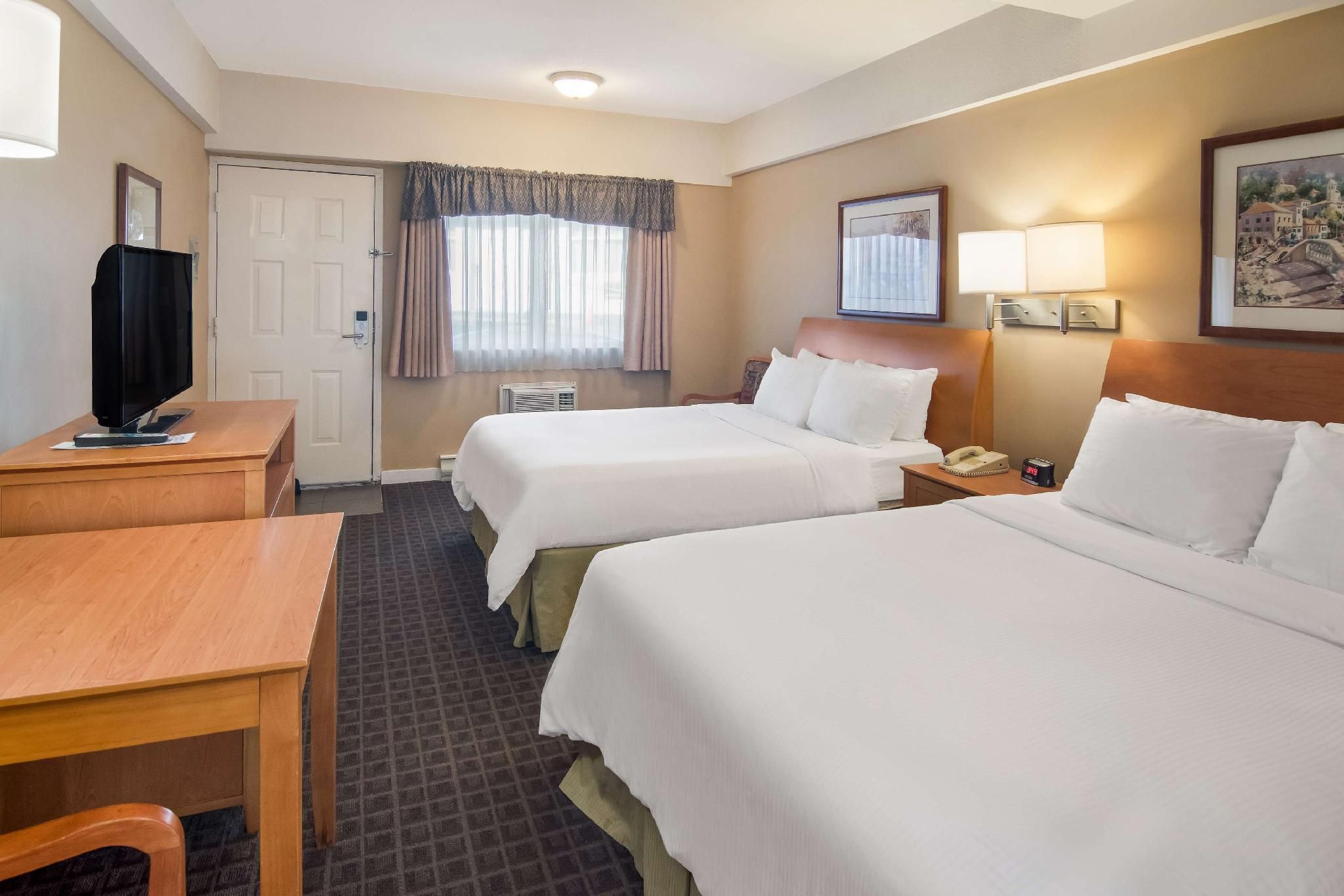 Suite - 2 Single Beds, Nonsmoking, Sofabed