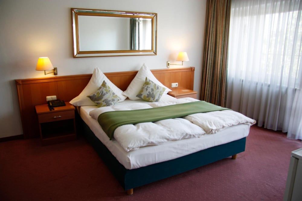 INA Hotel Royal Standard Double Room 5