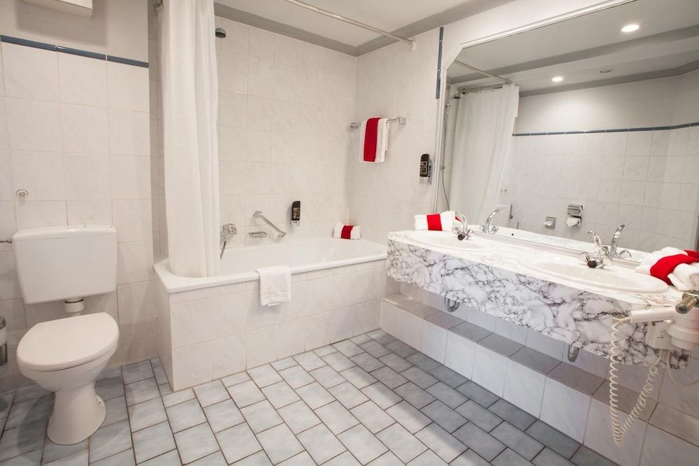 INA Hotel Royal Standard Double Room 9