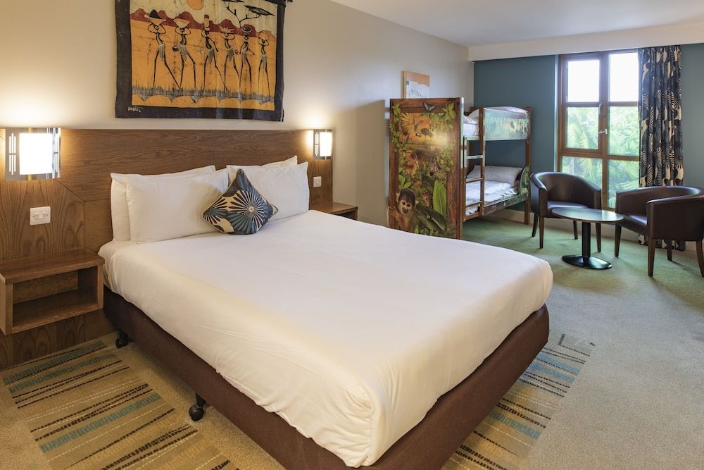 Chessington Safari Hotel Safari Double Room with Bunk Beds & Wanyama view 5