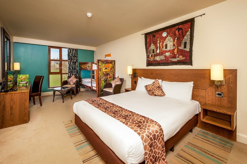 Chessington Safari Hotel Safari Double Room with Bunk Beds & Wanyama view 2