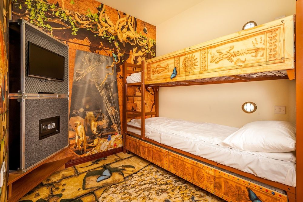 Azteca Monkey family room