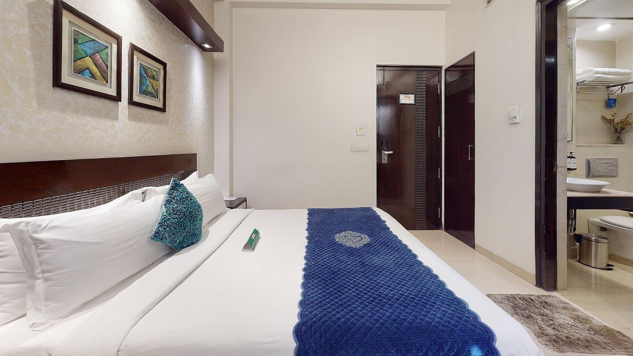 Rockland Hotel C R Park Deluxe Twin Room 3