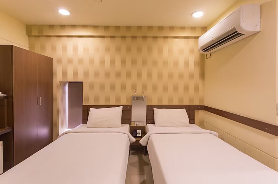 Twin Bed Room
