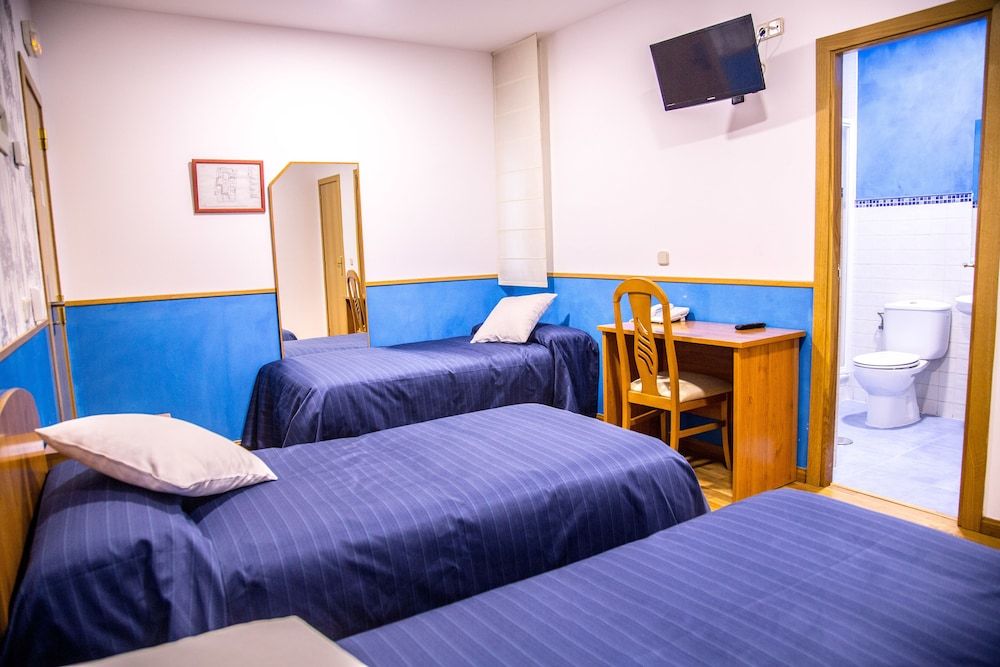 undefined Hostal Montaloya 2