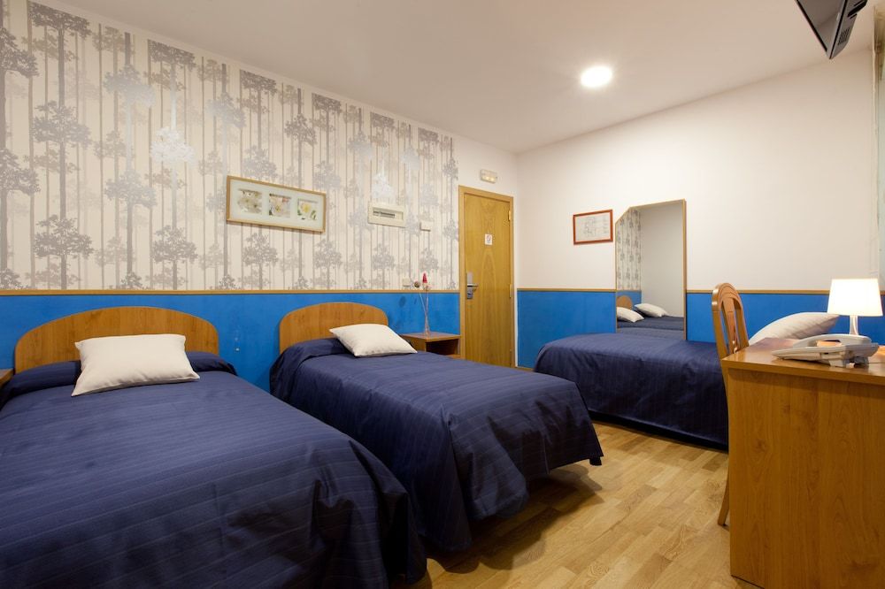 undefined Hostal Montaloya 10