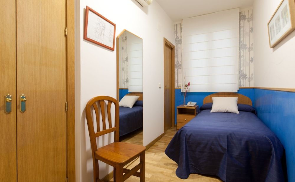 undefined Hostal Montaloya 4