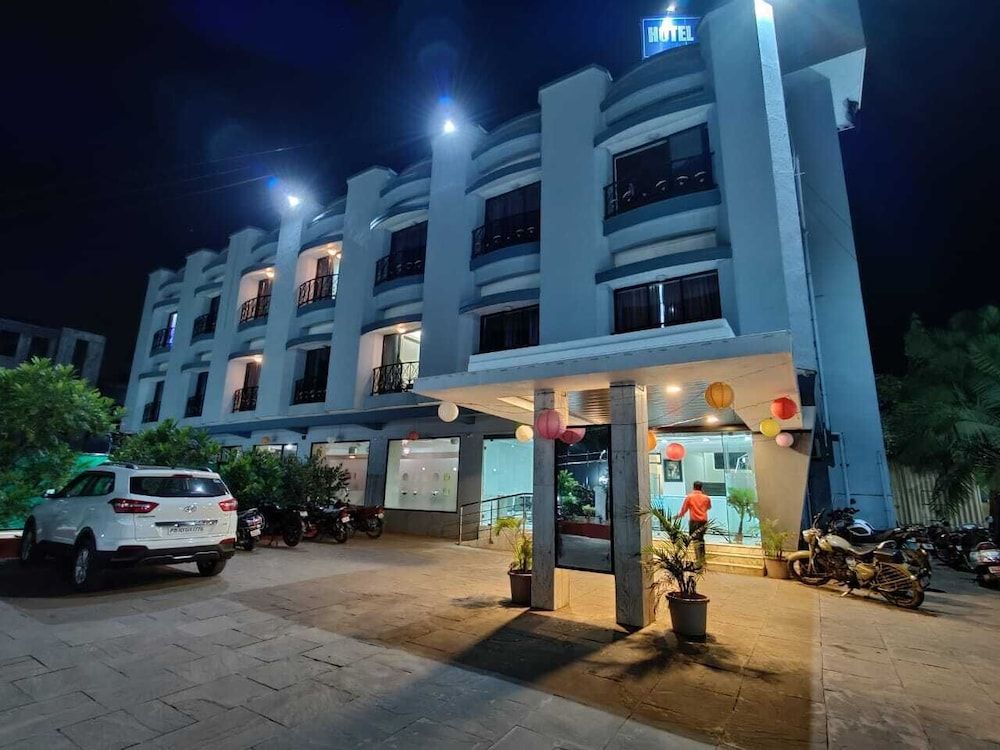 undefined Hotel Aristro 6
