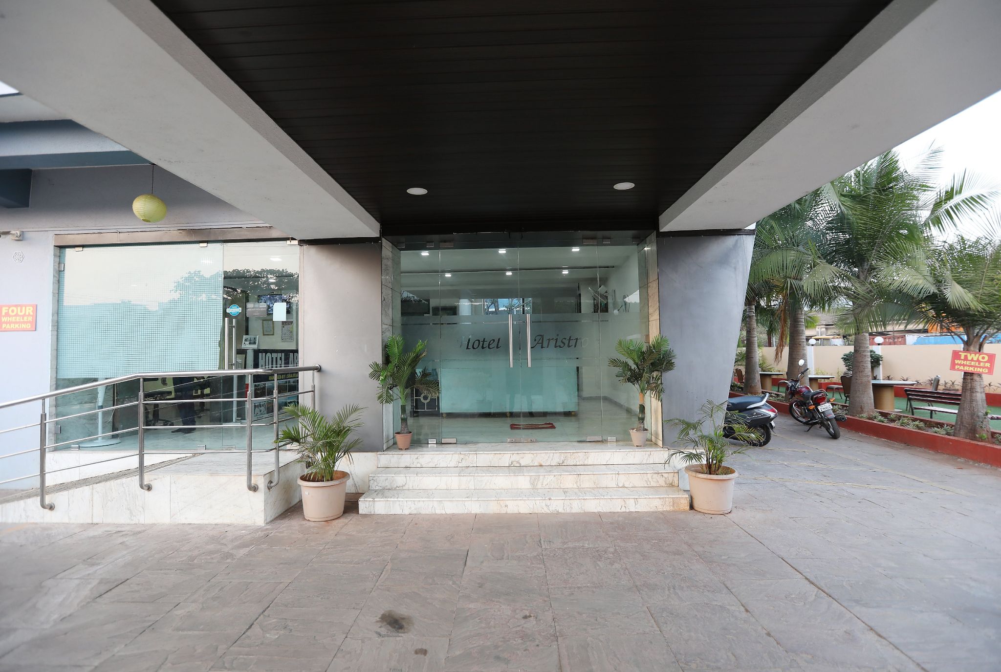 undefined Hotel Aristro 9