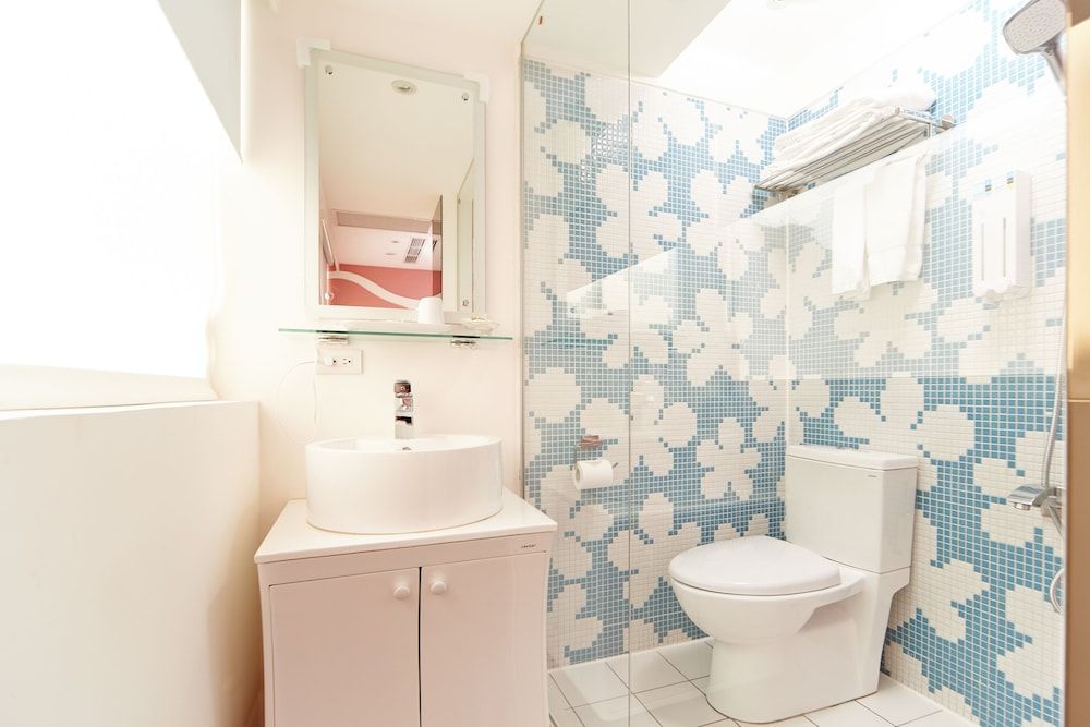 undefined Forever Inn 8