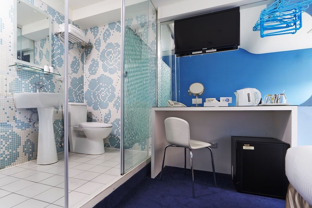 Forever Inn Standard Twin Room 6