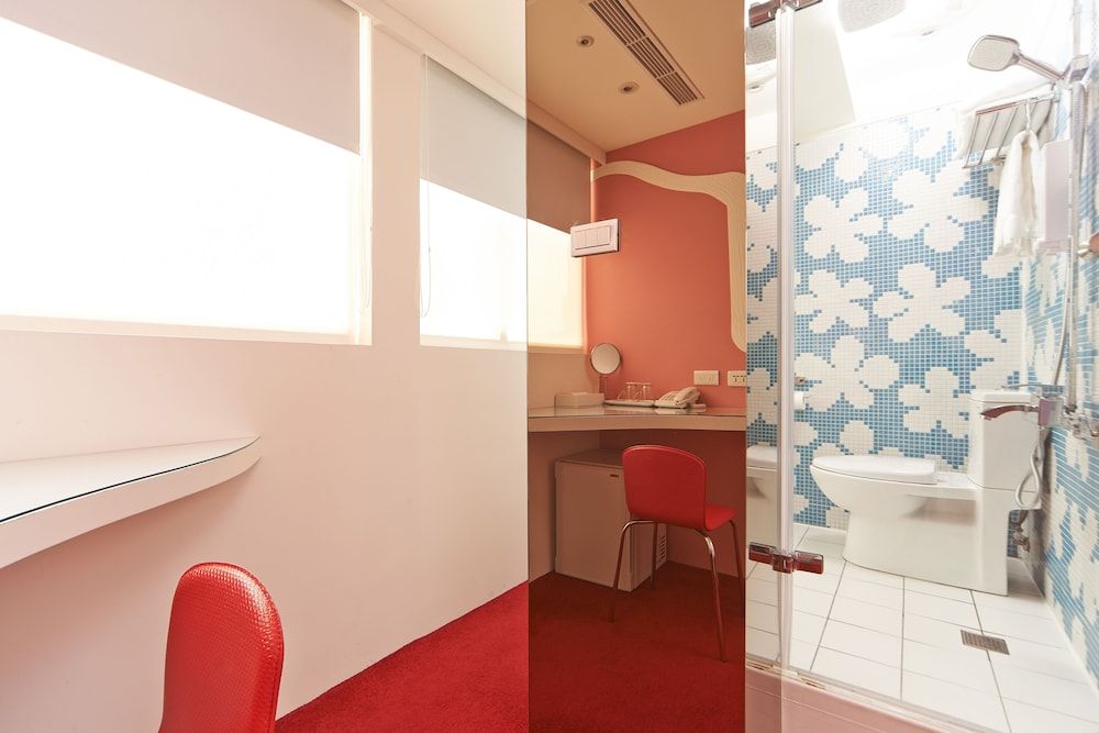 undefined Forever Inn 6