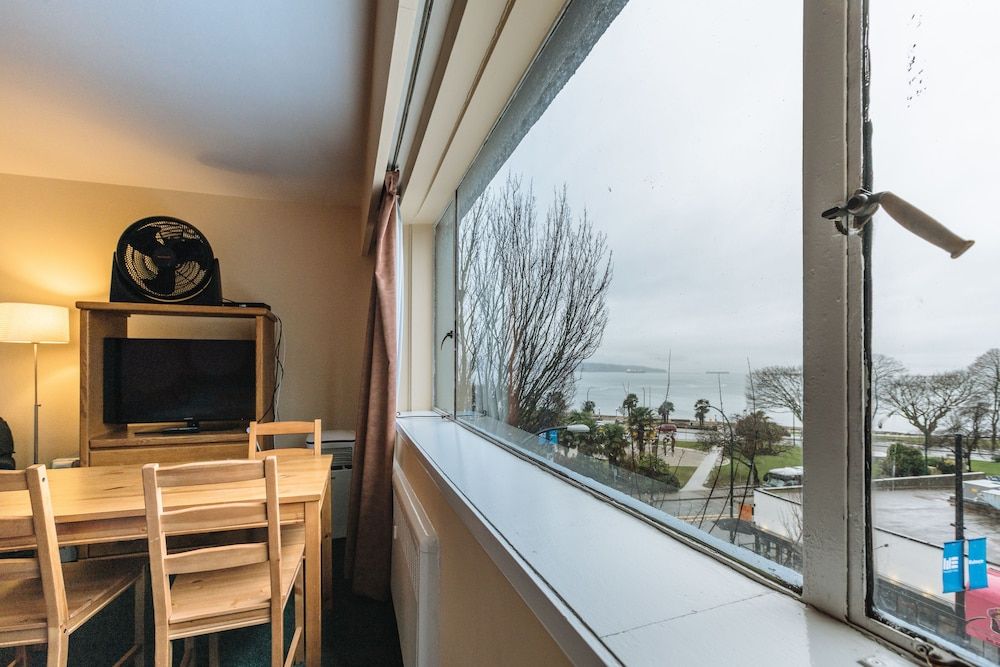 English Bay Hotel Double Room 7