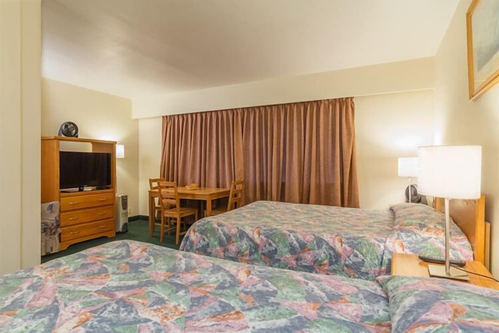 English Bay Hotel Double Room 4