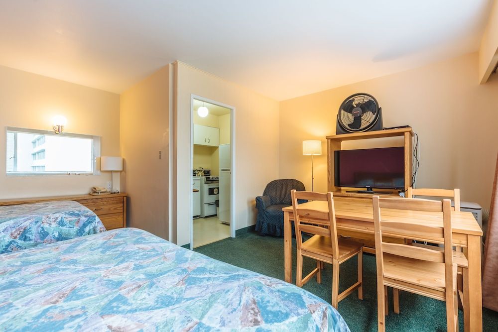 English Bay Hotel Double Room 6