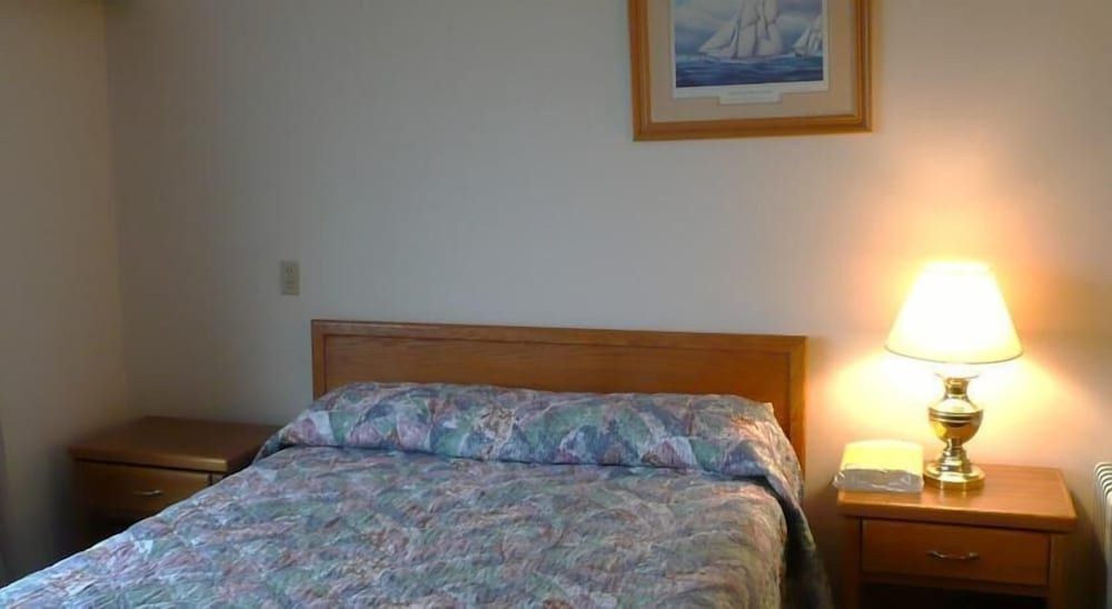 English Bay Hotel Double Room 5