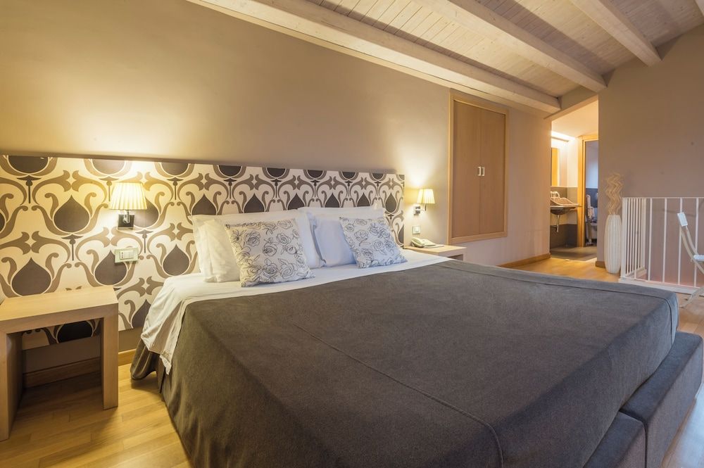 Vittorio Veneto Hotel Family Quadruple Room 8