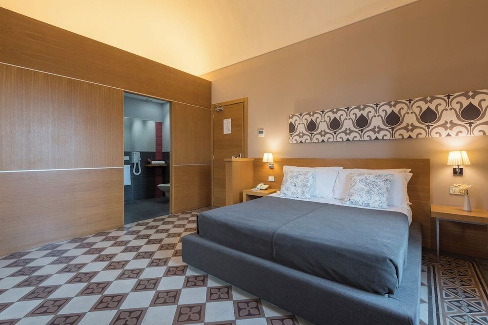 Vittorio Veneto Hotel Superior Triple Room 6