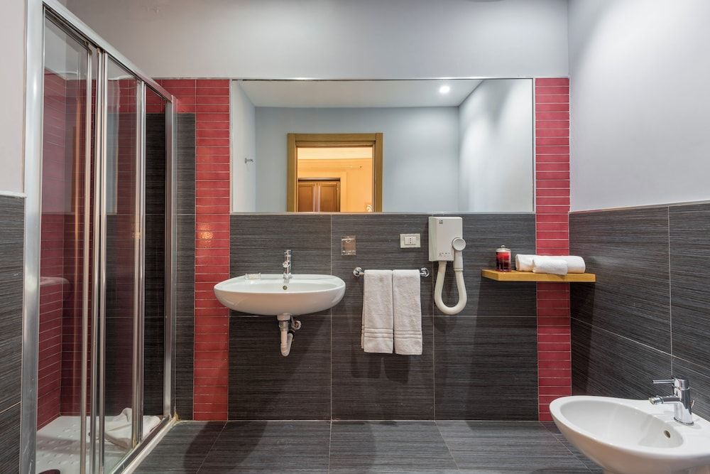 Vittorio Veneto Hotel Superior Triple Room 12