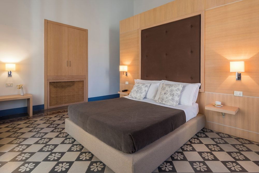 Vittorio Veneto Hotel Superior Triple Room 2