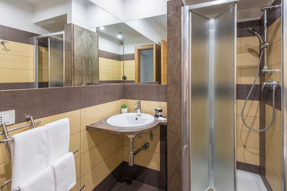 Vittorio Veneto Hotel Superior Triple Room 11