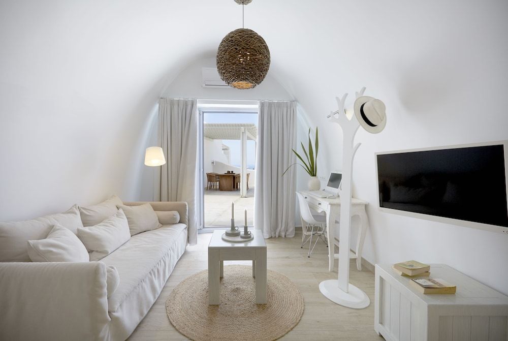 Celestia Grand Honeymoon Villa, 1 Queen Bed, Sea View (Private Heated Pool) 6