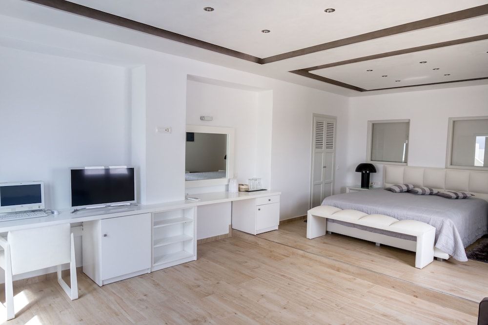 Celestia Grand Junior Villa, Jetted Tub, Sea View 5