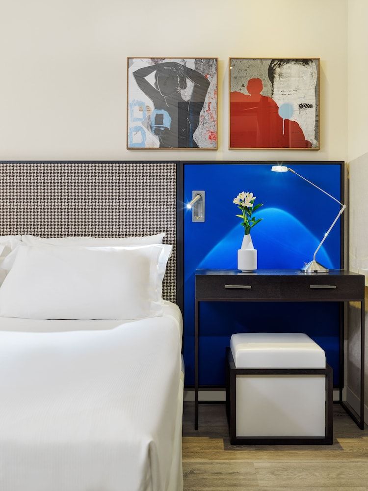 undefined H10 Art Gallery 2