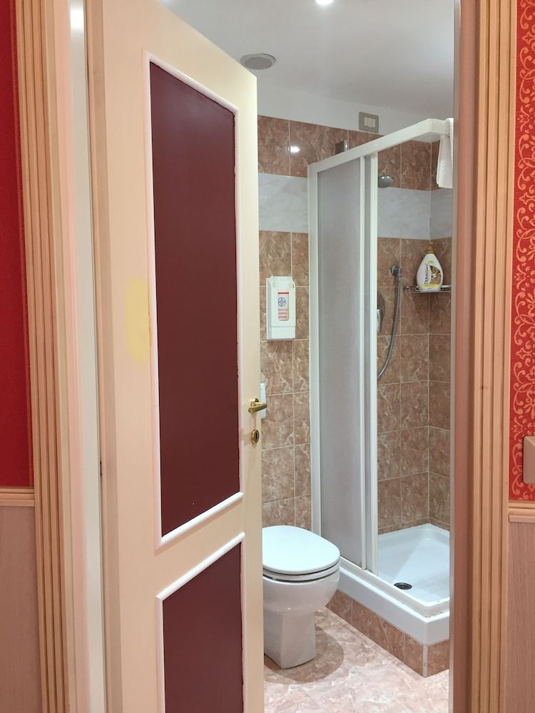 Hotel Garda Twin Room, 2 Twin Beds 11