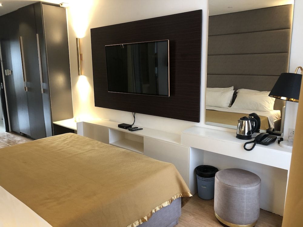 Apollonia Royale Hotel Royal Suite 5