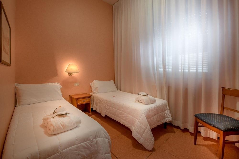 Villa EUR - Parco dei Pini Double Room 5