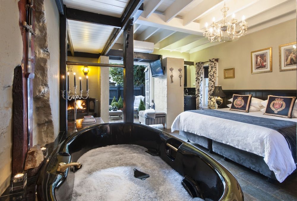 The Loft In The Mill Boutique Accommodation King Arthur Suite
