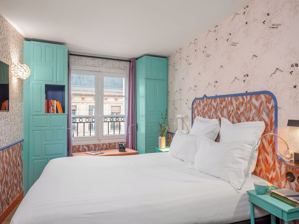 undefined Hôtel Crayon Rouge