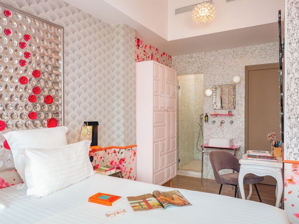 Hôtel Crayon Rouge Deluxe Double Room 5