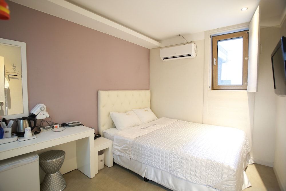 Hotel MIDO Myeongdong Standard Double Room