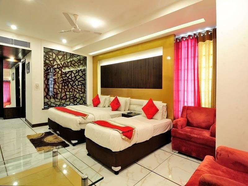 Triple Bed Family Room