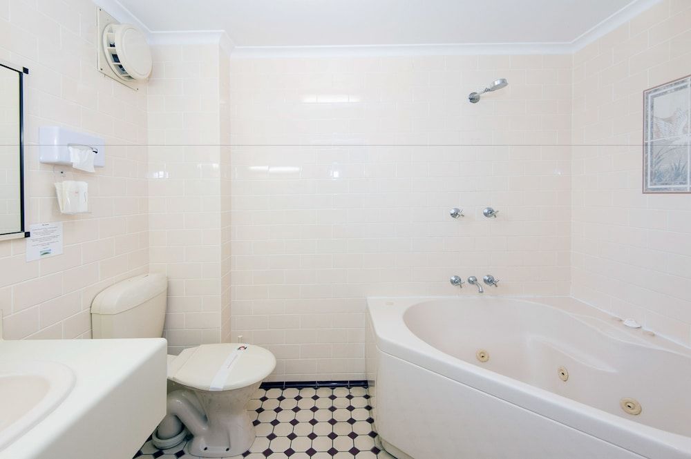 Mid City Motor Inn Executive King 4