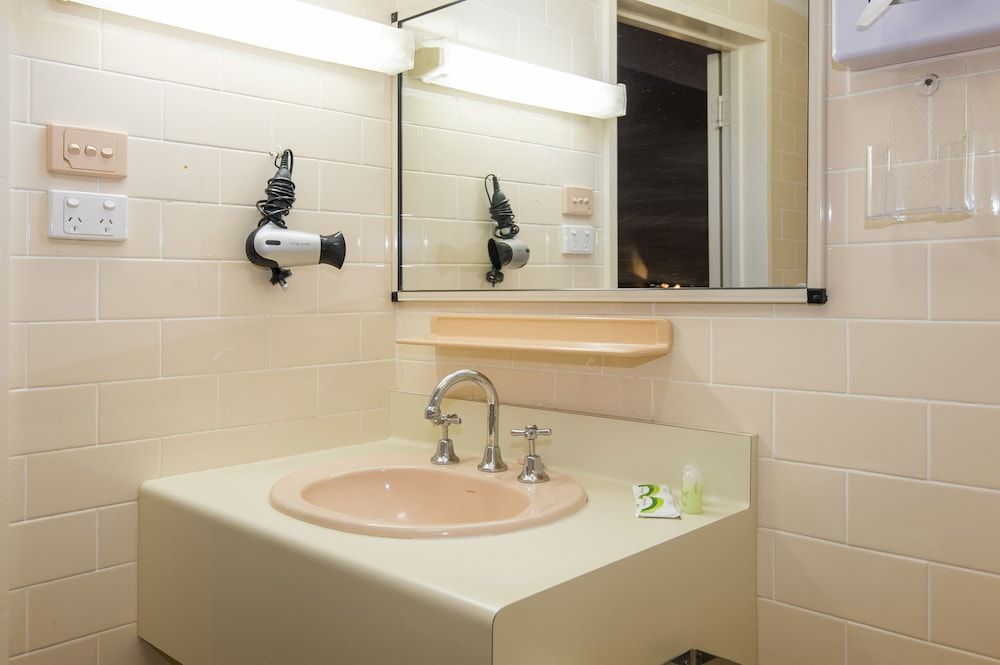 Mid City Motor Inn Executive King 6