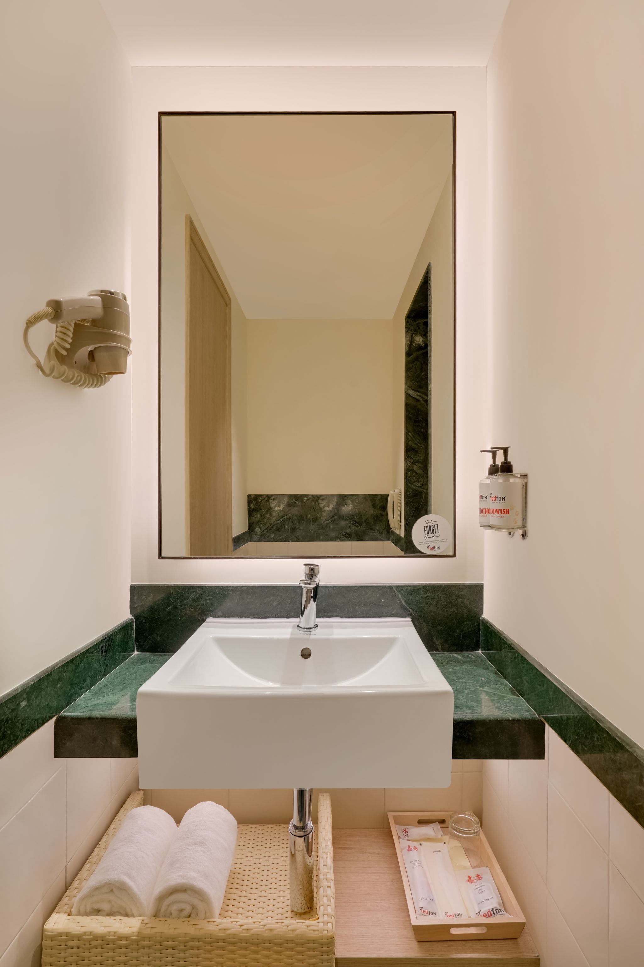  Lemon Tree Hotel, Delhi Airport Superior Double Room 3