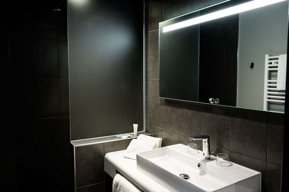 Best Western Plus Le Canard Sur le Toit Superior Room, 1 Queen Bed, Non Smoking 4