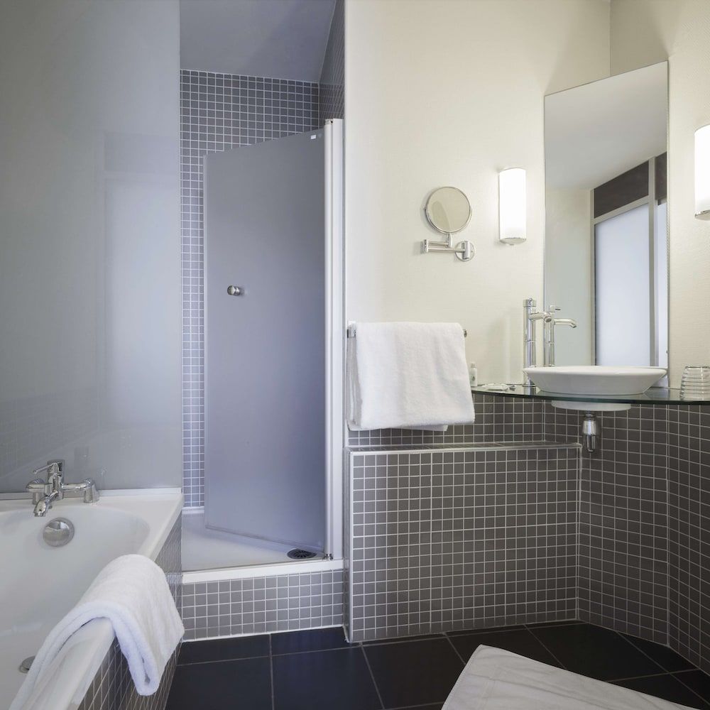 Best Western Plus Le Canard Sur le Toit Comfort Room, 1 King Bed, Non Smoking 7