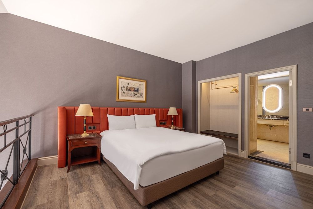 Premier Duplex King Room