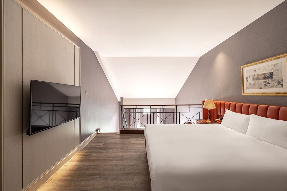 Premier Duplex King Room