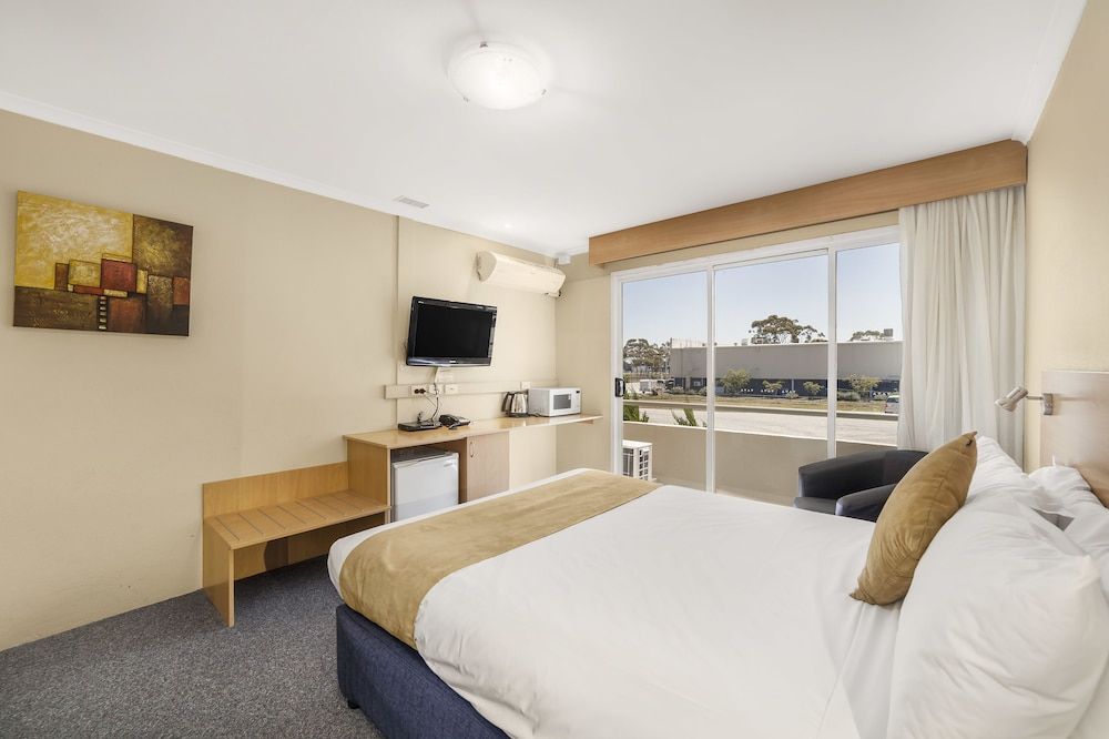 Ciloms Airport Lodge Standard Queen Room