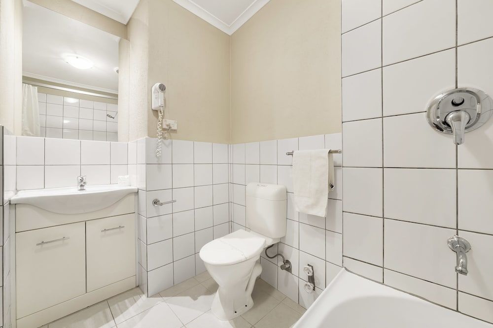 Ciloms Airport Lodge Standard Triple Room 4