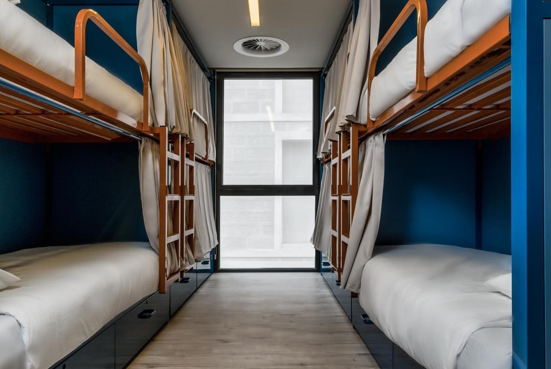 12-Bed Mixed Dormitory Room