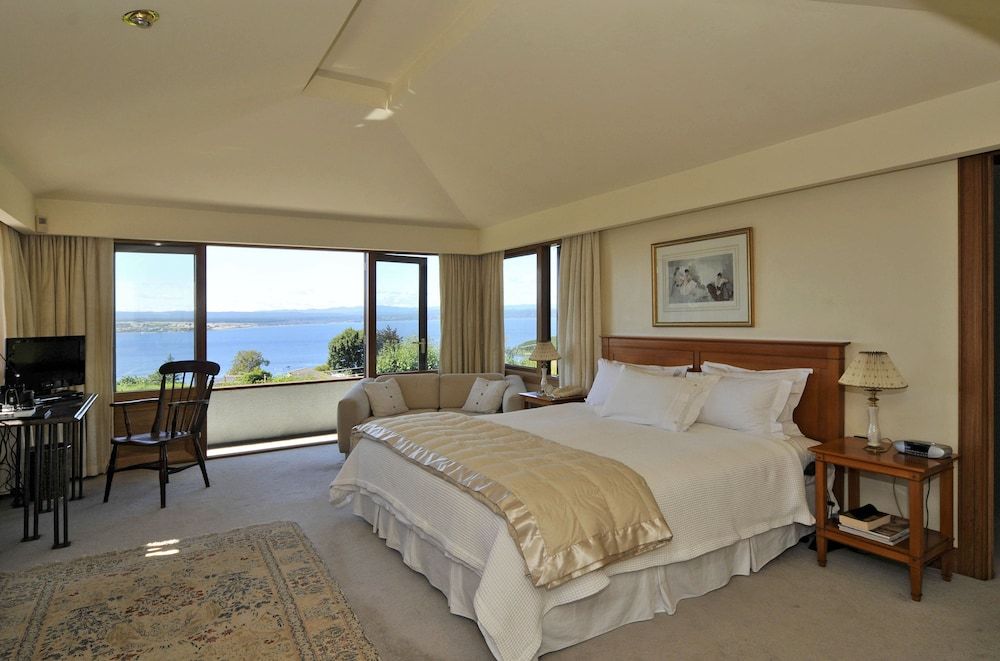 Lake Executive Suite