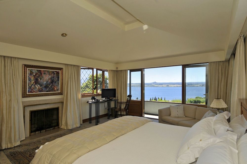 Lake Executive Suite